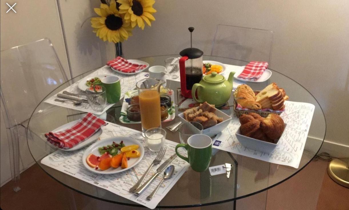 52 Clichy - D'hotes Bed & Breakfast Parijs
